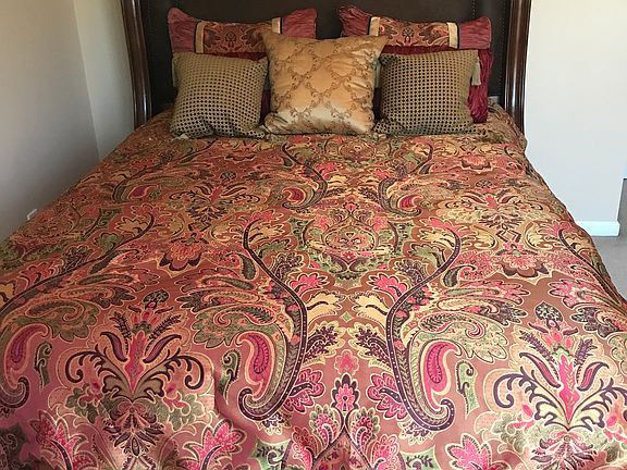 Bedroom set remains w/buyer