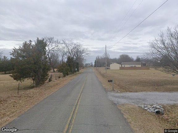 Exterior Neighborhood (street photo)