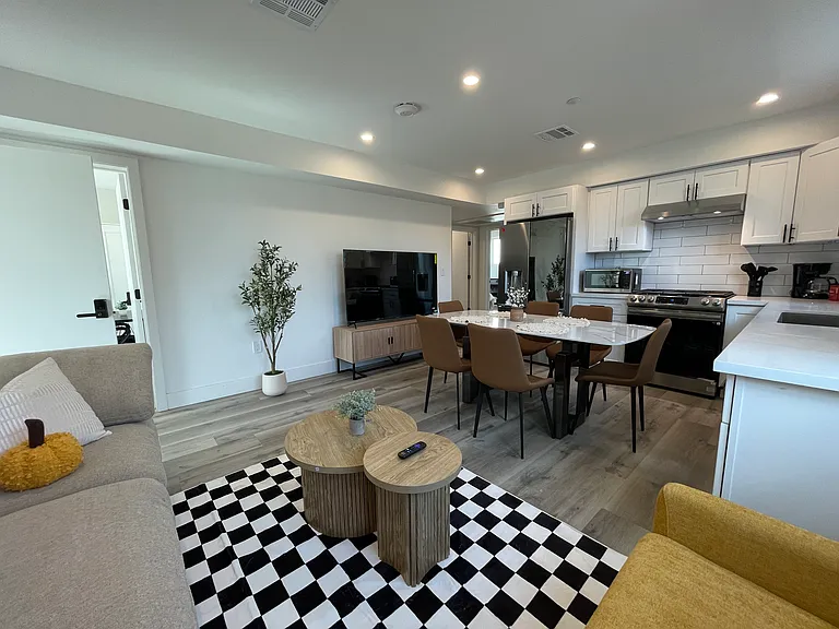 1377 W 36th Pl, Los Angeles, CA 90007 — Photo 8
