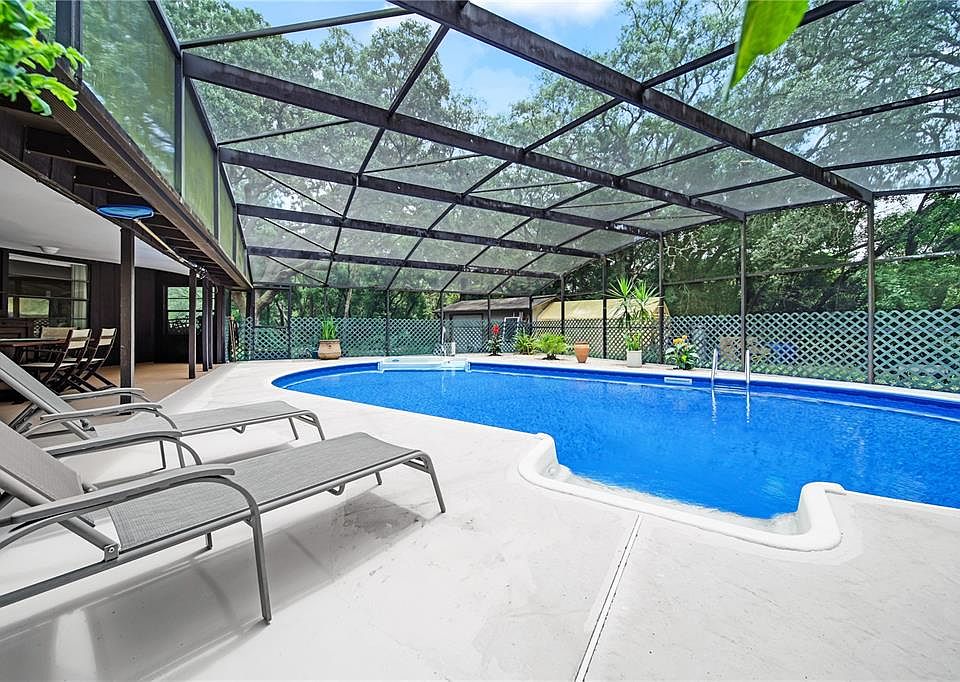1st image of 555 S Dale Cir