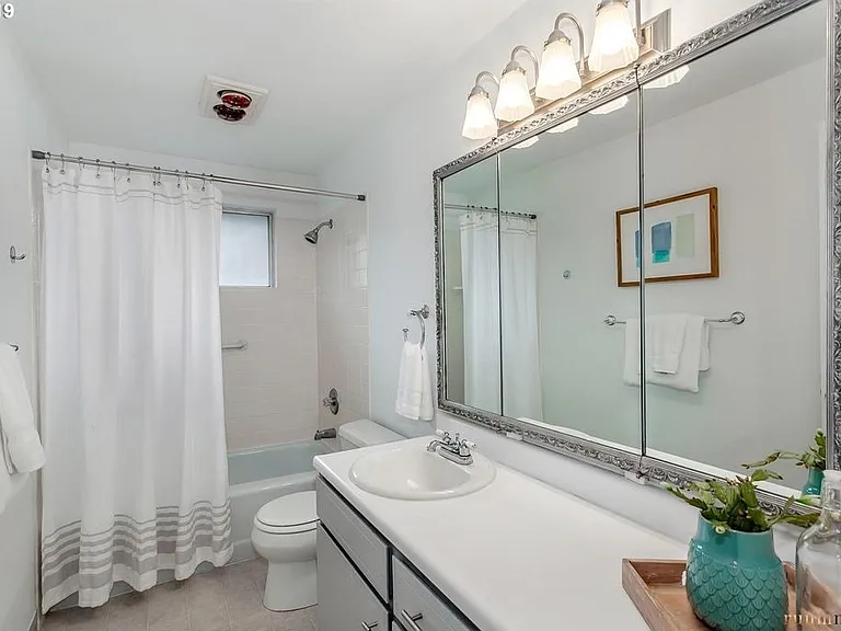 8205 SW Laurel St — Photo 9