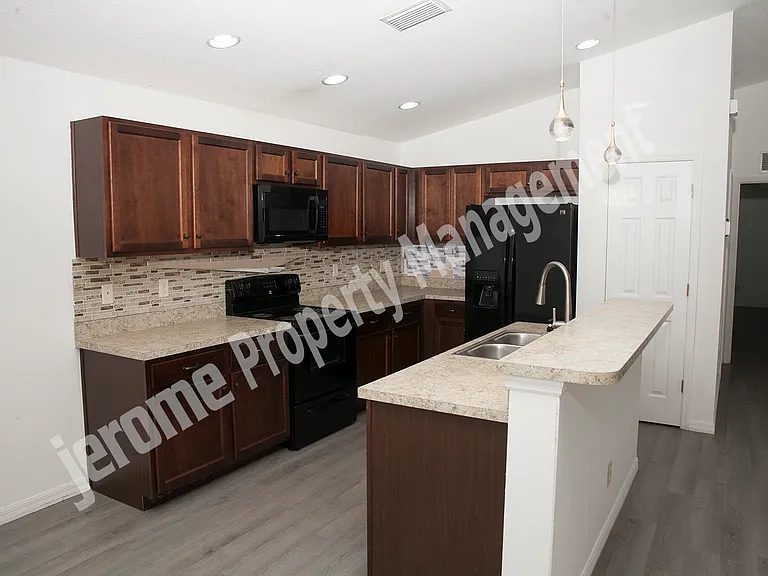 4032 11th St E — Photo 19