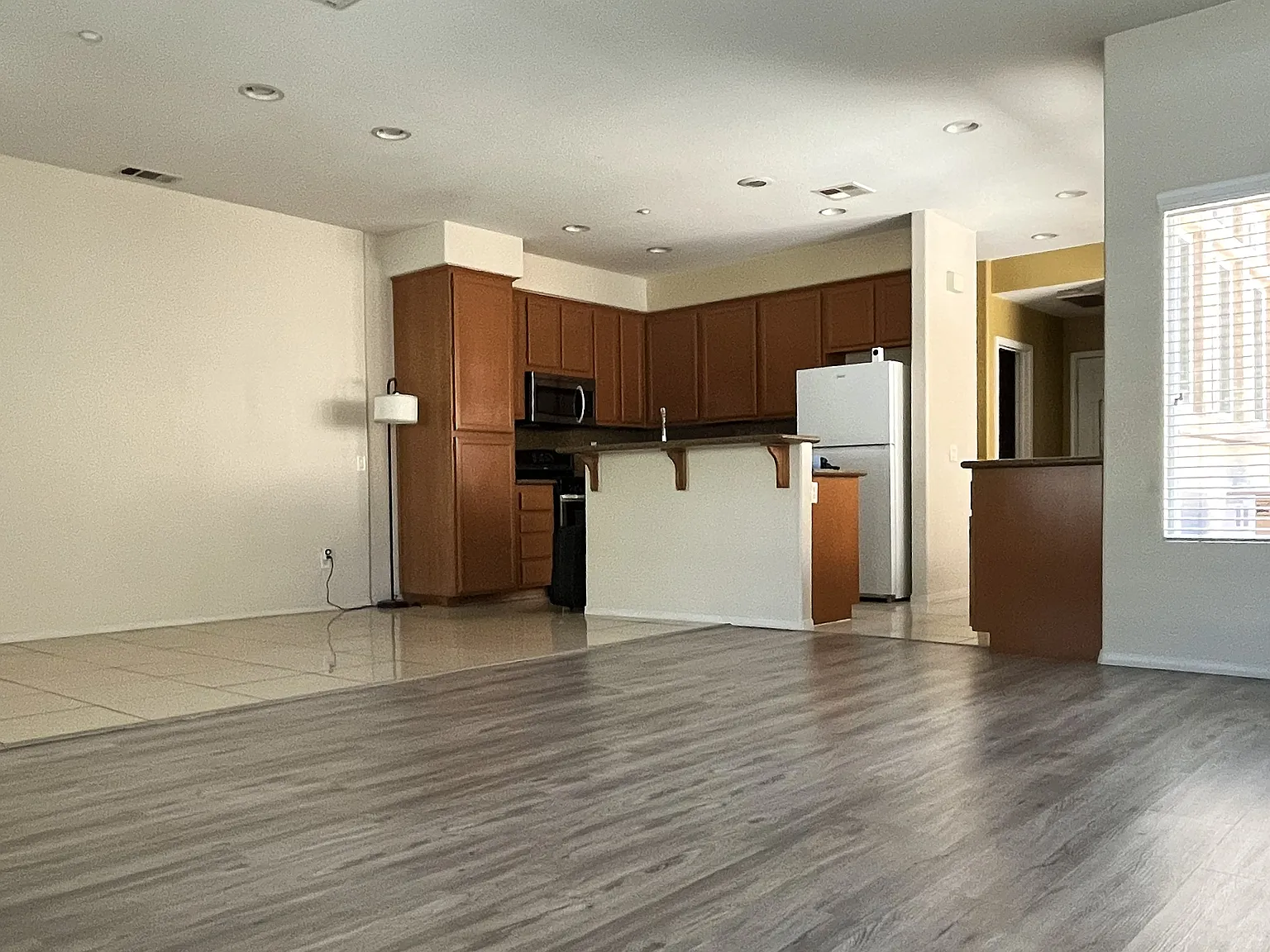 3 bed, 2.5 bath, 1903 sqft, $3,249 — Photo 4