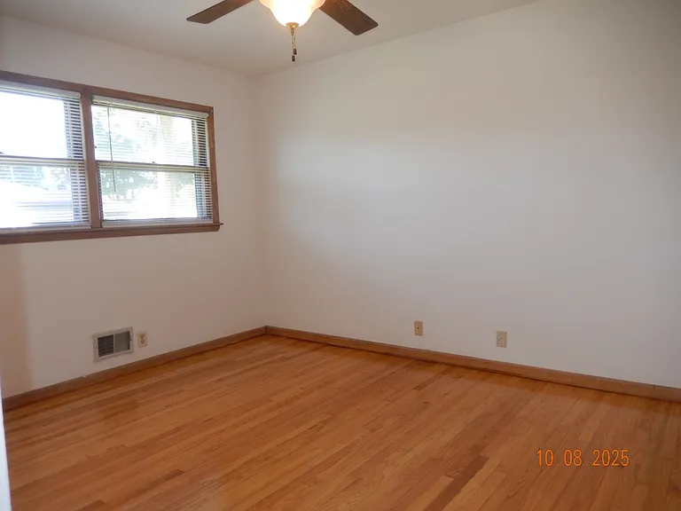 2121 W Bolivar Ave — Photo 6