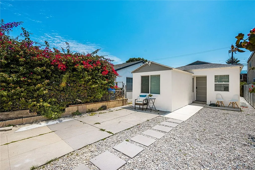 3 bed, 1026 sqft, $4,800 — Photo 1