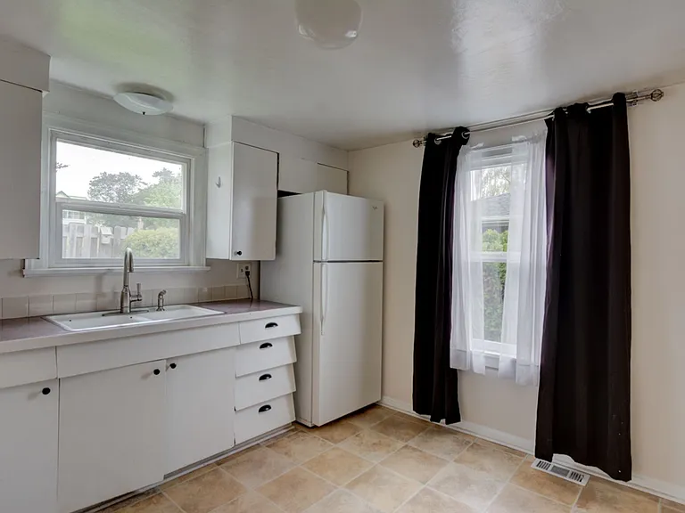 1190 SE 9th Ave — Photo 3