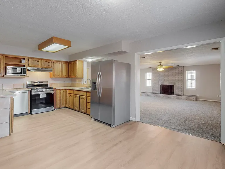 2551 Aspen Ave NW #B — Photo 4