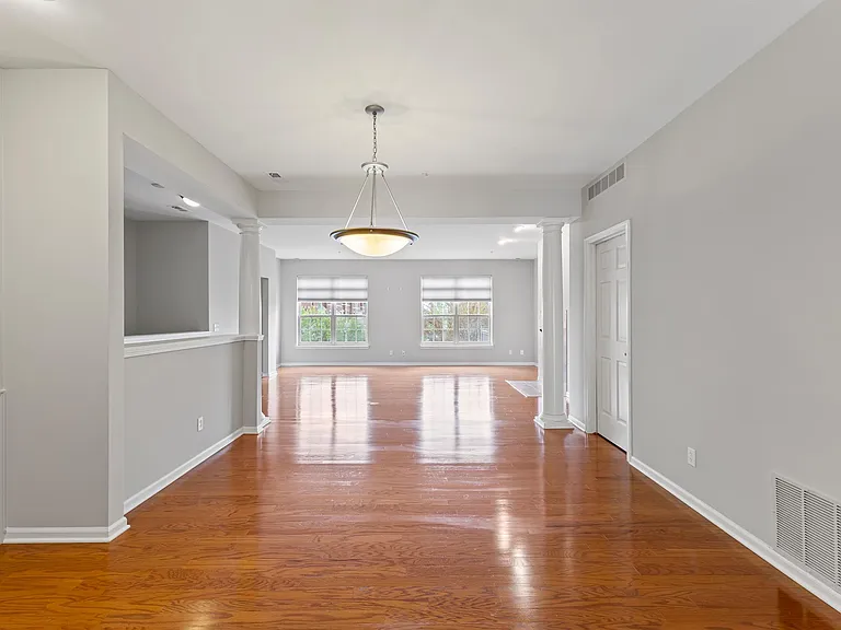 3091 Camden Dr — Photo 6