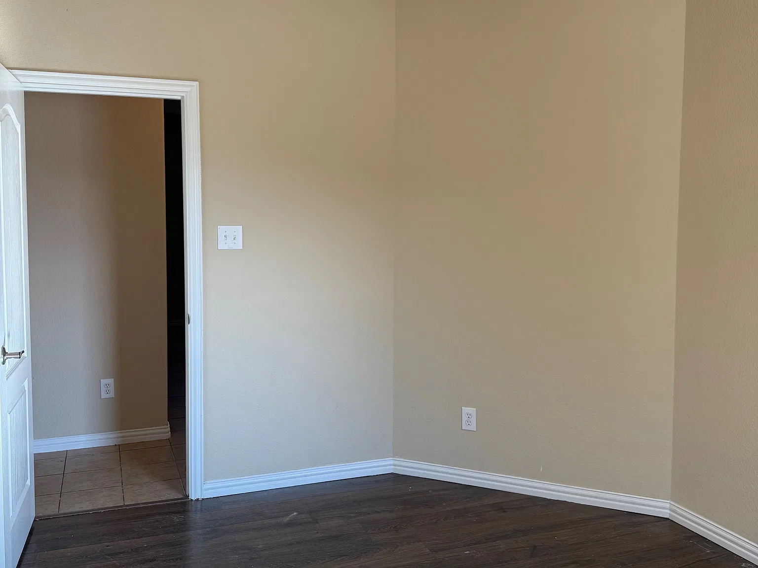 4 bed, 2130 sqft, $2,600 — Photo 2