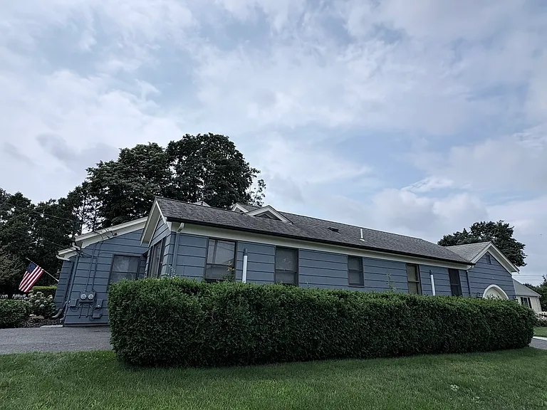 74 Cliff Dr — Photo 2