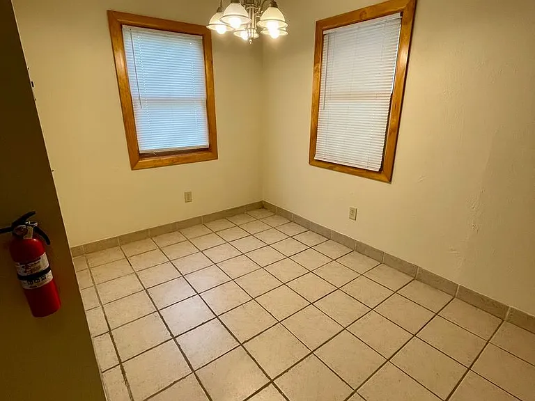 708 Torrey Ln — Photo 10
