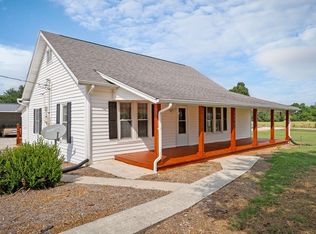 1462 Franks Ferry Rd, Sparta, TN 38583