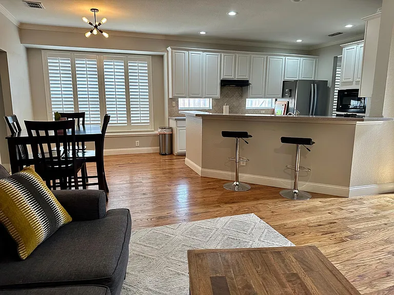 2050 Garden Crest Dr — Photo 5