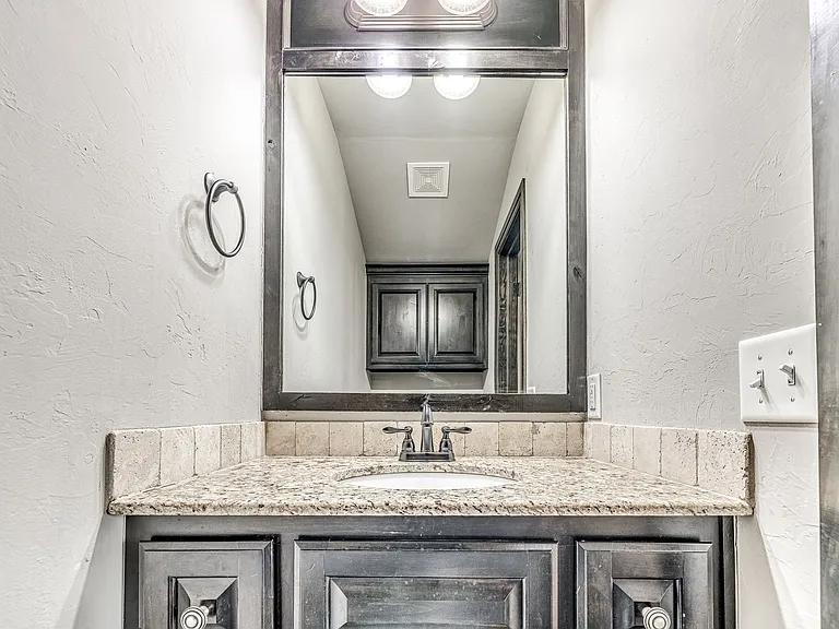 13609 Gentry Dr — Photo 29