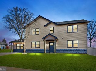 61 Gridiron Rd, Levittown, PA 19057