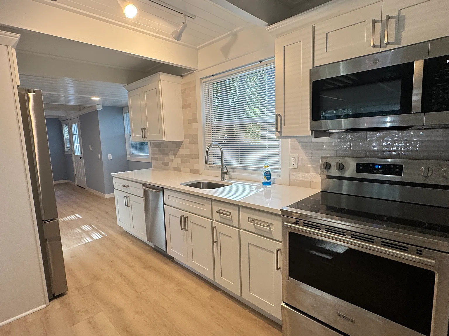 4 bed, 2.5 bath, $5,000 — Photo 4