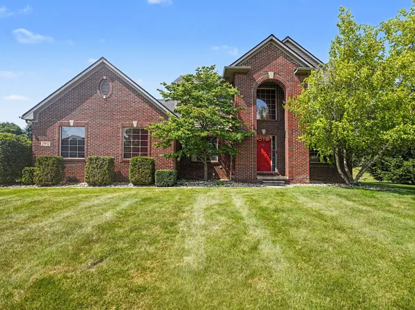 25932 Cobblers Ln, South Lyon, MI 48178