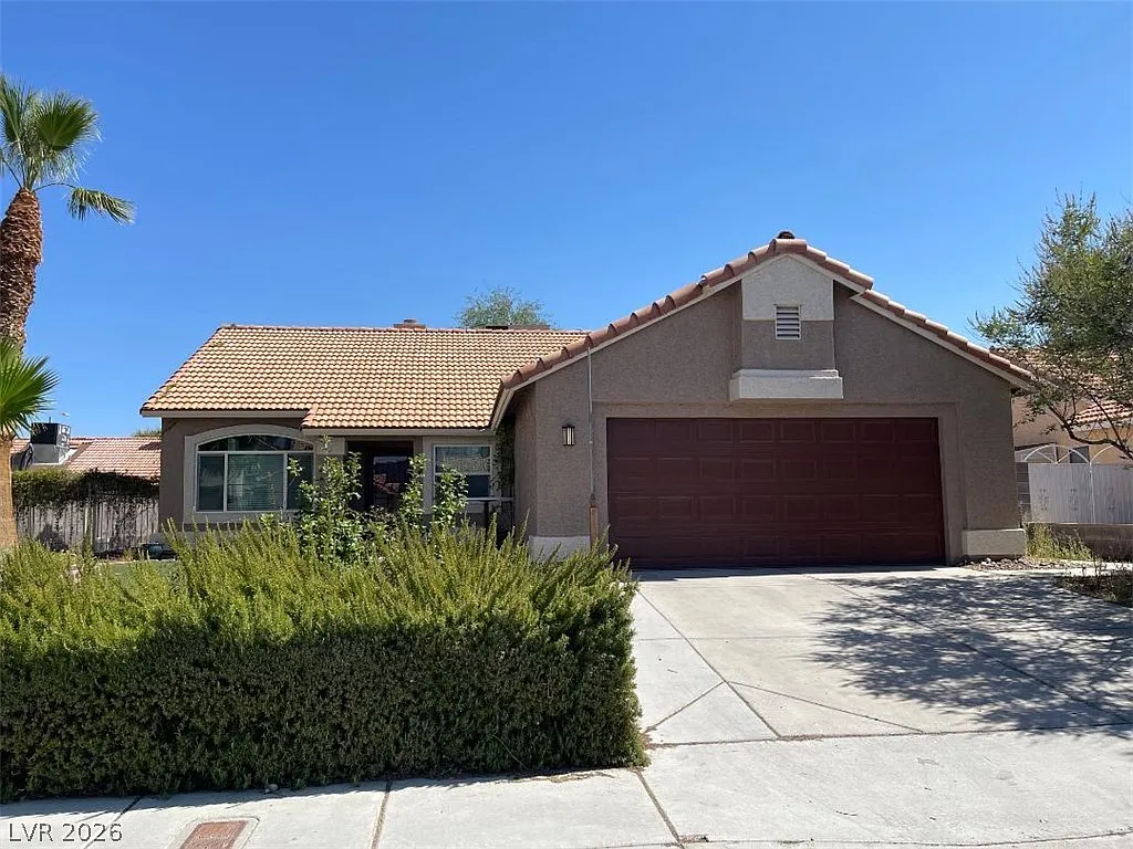 4 bed, 2.0 bath, 1784 sqft, $2,195 — Photo 2