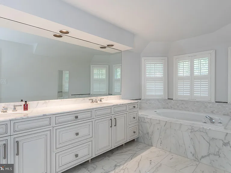 30 Leicester Ct — Photo 15