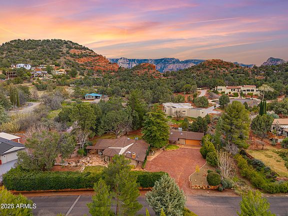 3rd image of 385 ROCKRIDGE Drive