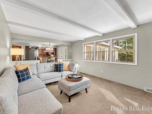 3rd image of 7816 Aster Ln