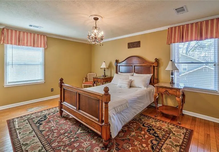 4010 Mansion Dr — Photo 13