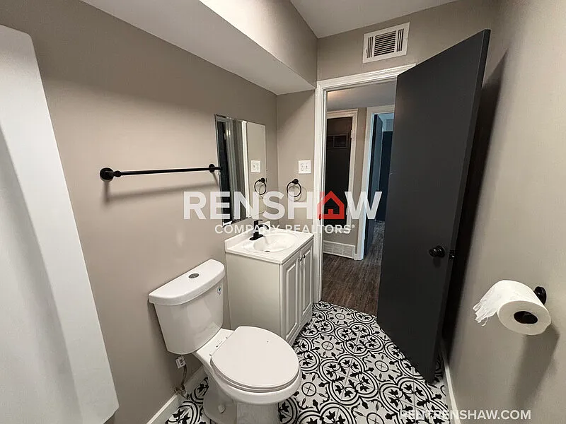 2 bed, 1.0 bath, $725 — Photo 4