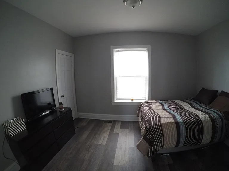 2944 N Avers Ave #2 — Photo 8