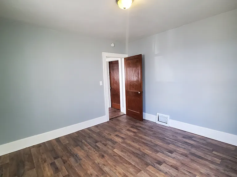 114 4th St #1 — Photo 15