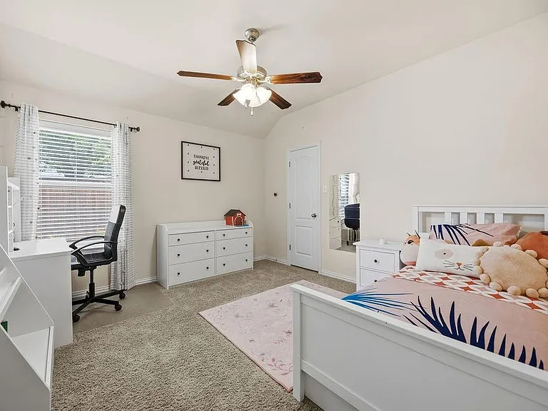 2660 Frances Ln — Photo 17