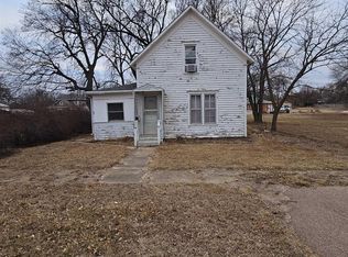 515 N Clay Ave, Clay Center, NE 68933