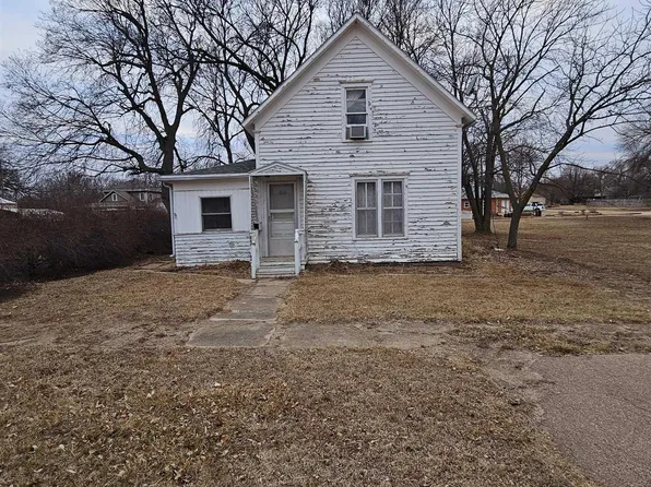 515 N Clay Ave, Clay Center, NE 68933