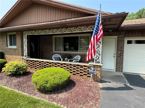 1076 Hrezent View Ln, Webster, NY 14580