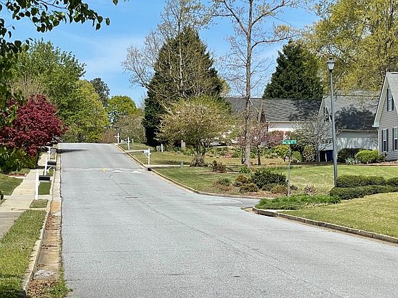 5th image of 544 Bradford Park Ct