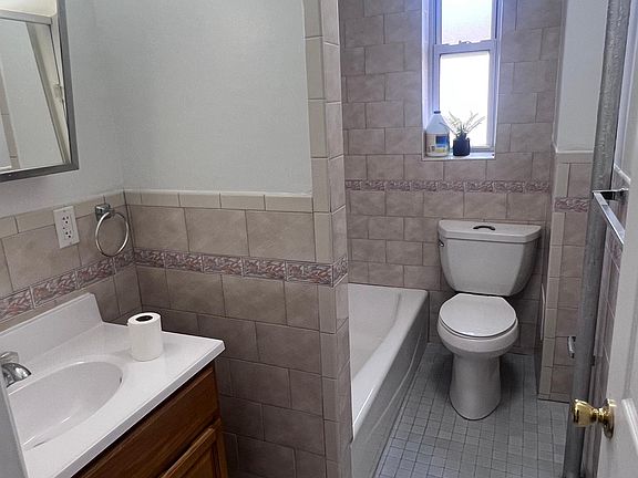 2nd image of 55 Sheridan Ave #B06