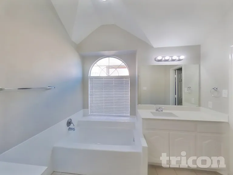1217 Glencoe Dr — Photo 10