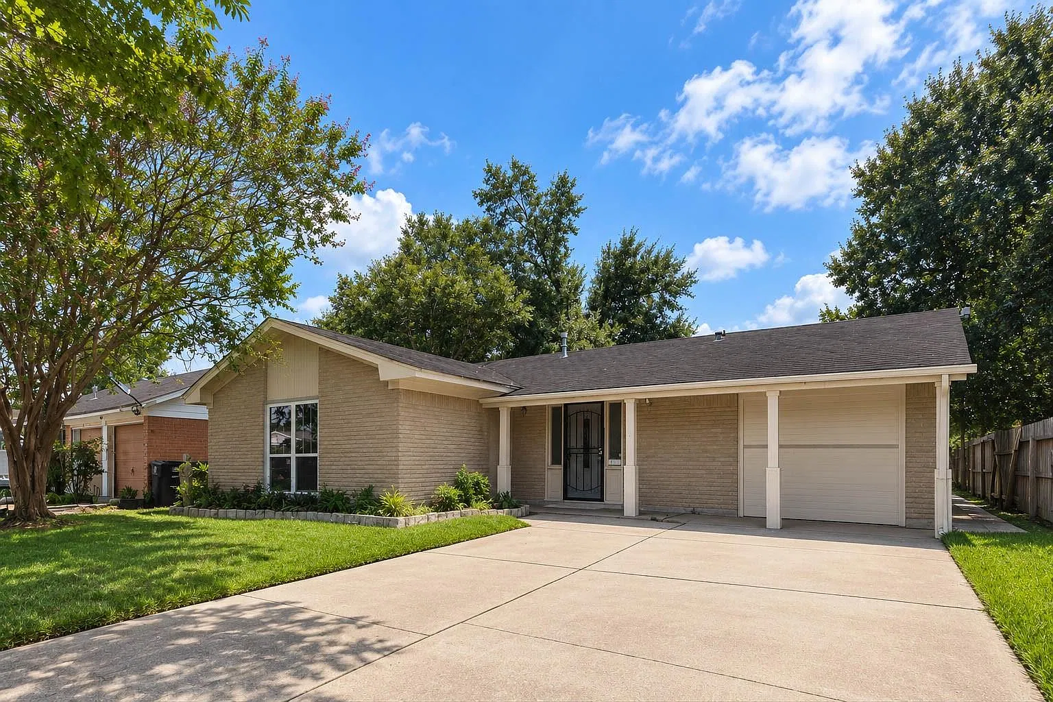 3 bed, 2.0 bath, 1709 sqft, $1,695 — Photo 1