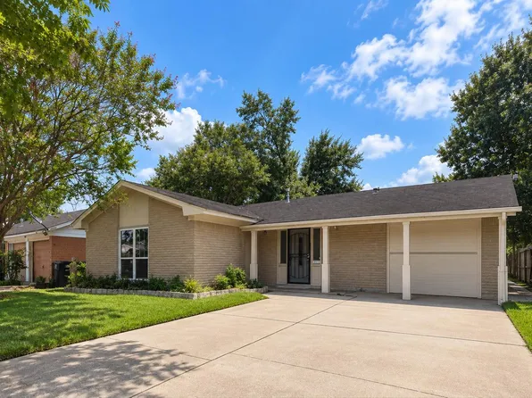 3719 Heatherbrook Dr, Houston, TX 77045