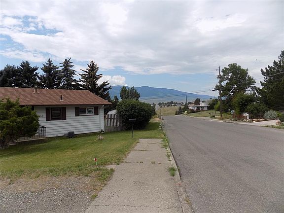 4th image of 303 W Montana St
