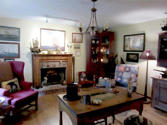 3rd image of 808 Foxwood Dr