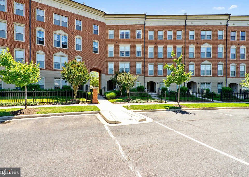 1st image of 7991 Crescent Park Dr