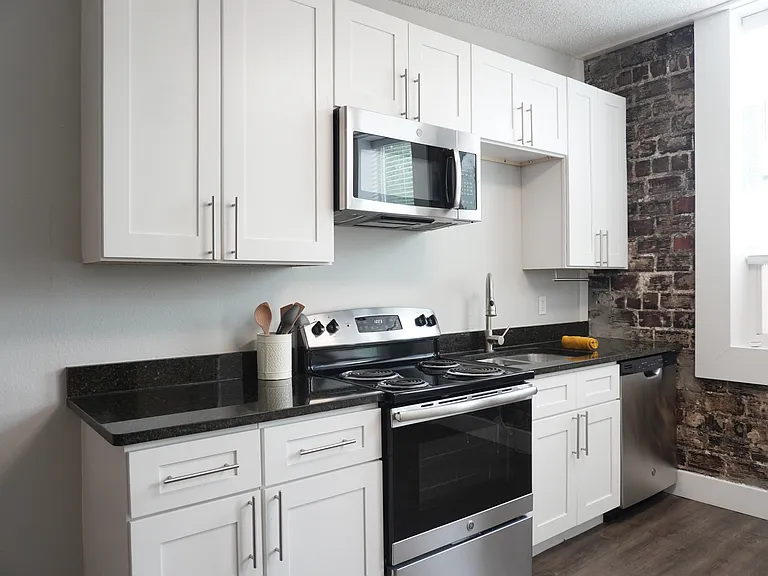 404 S Newport Ave #18 — Photo 5