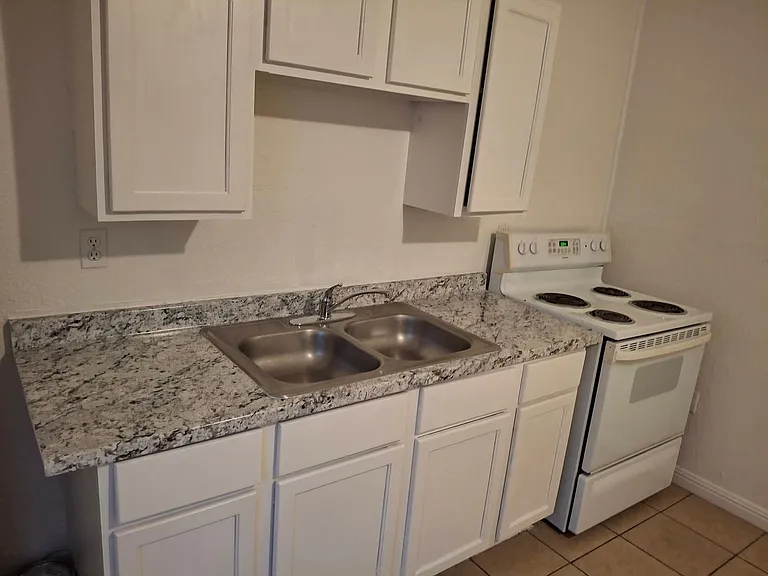 1007 C St #3 — Photo 2