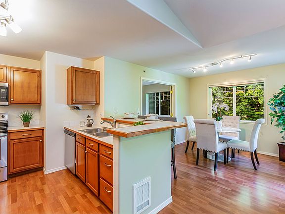 4th image of 18501 SE Newport Way Unit J339
