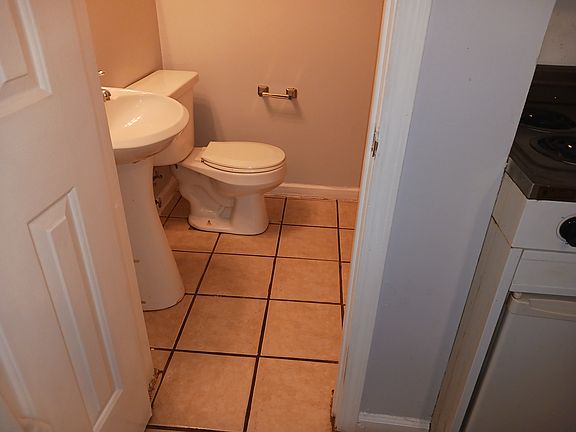 3rd image of 307 Flagg St #103