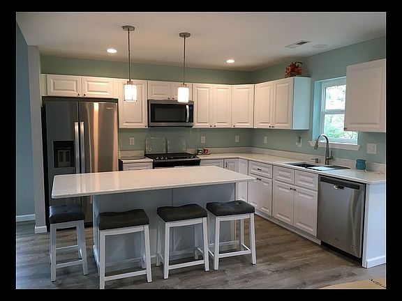 5’ Island - Quartz counters