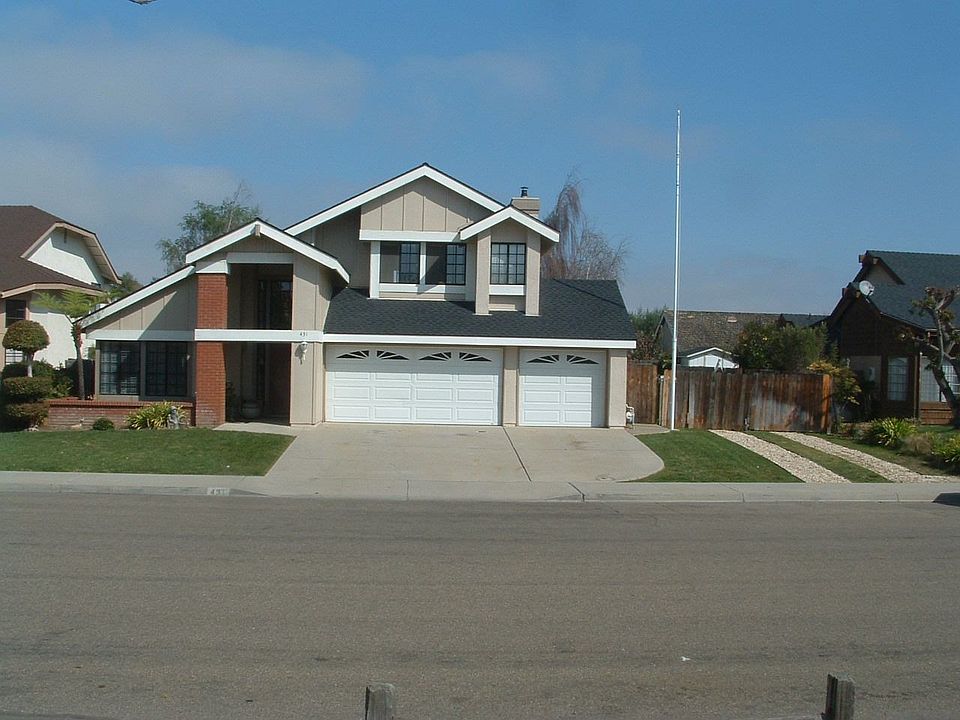 front/large gate on right is for 26x80' rv area