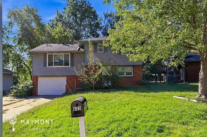 3 bed, 1.5 bath, 1234 sqft, $1,815 — Photo 3
