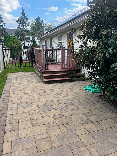 Private side entrance with use of driveway