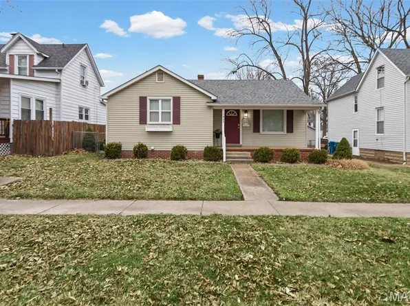 1405 14th St, Highland, IL 62249